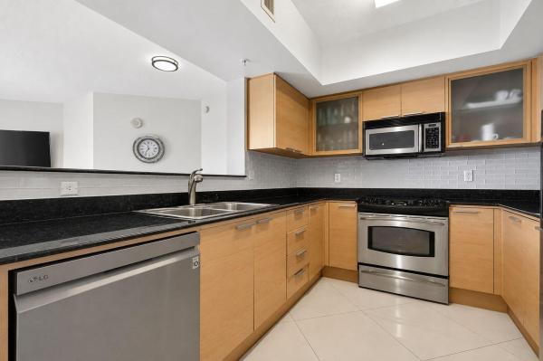 La Perla, 16699 Collins Ave #3509, Sunny Isles Beach, Florida 33160, image 3