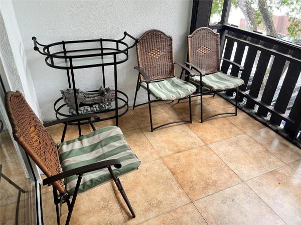 International Village At Inverrary, 3710 Inverrary Dr #3XY, Lauderhill, Florida 33319, image 2
