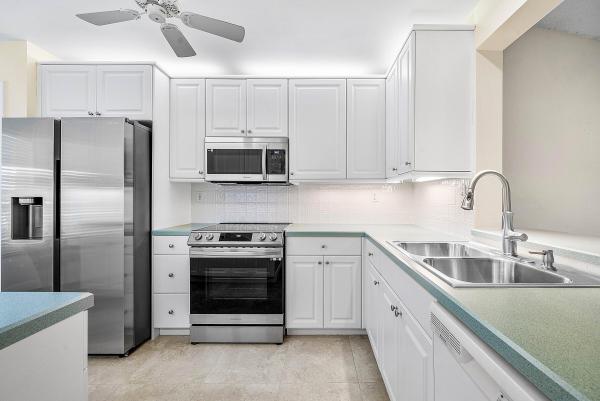 Lincolnwood Village, 241 Del Rio Blvd, Boca Raton, Florida 33432, image 2