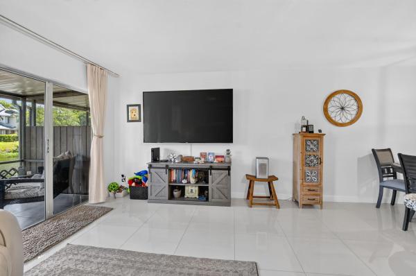 Discovery Pointe, 2260 Discovery Cir W, Deerfield Beach, Florida 33442, image 2