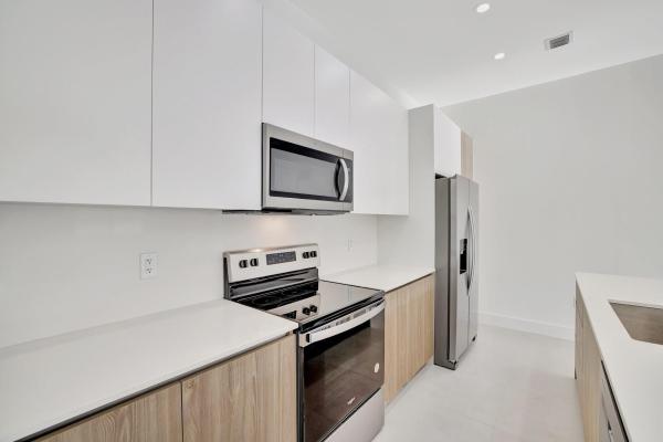 4208 NE 7th Ter, Oakland Park, Florida 33334, image 3