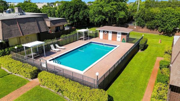 4165 Turnberry Cir #24, Lake Worth, Florida 33467, image 1