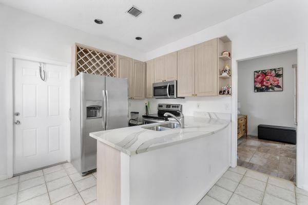 Kensington Glen, 4862 Kensington Cir, Coral Springs, Florida 33076, image 2
