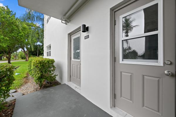 Vine Gardens, 3401 NW 47th Ave #401, Lauderdale Lakes, Florida 33319, image 2