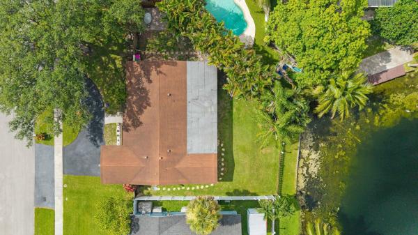 Pasadena Lakes, 510 NW 93rd Ter, Pembroke Pines, Florida 33024, image 1