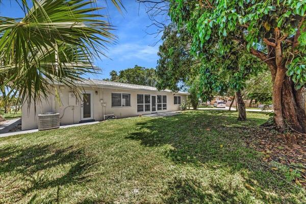 Lyndon Lanes, 902 Garnett St, Lantana, Florida 33462, image 2