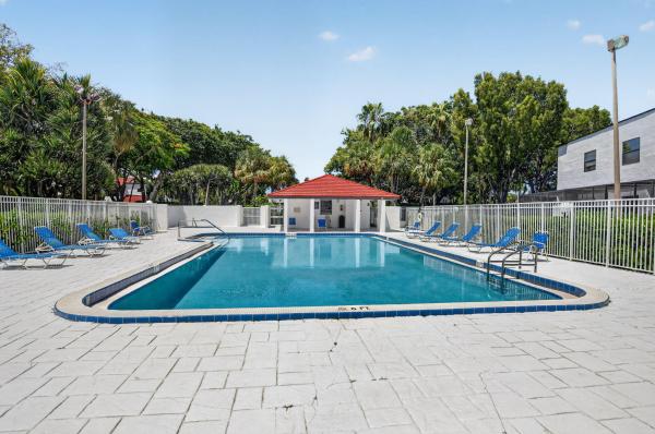 Deer Pointe, 327 NW 36th Ave, Deerfield Beach, Florida 33442, image 1