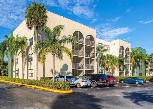 Royalton On The Green, 17300 NW 68th Ave #116, Hialeah, Florida 33015, image 1
