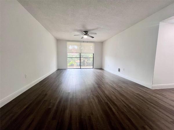 Royalton On The Green, 17300 NW 68th Ave #116, Hialeah, Florida 33015, image 3