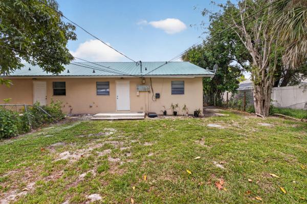 9484 Sun Ct, West Palm Beach, Florida 33403, image 3