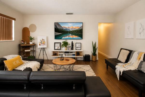 Tara Apartments, 2121 NE 68th St #201, Fort Lauderdale, Florida 33308, image 2
