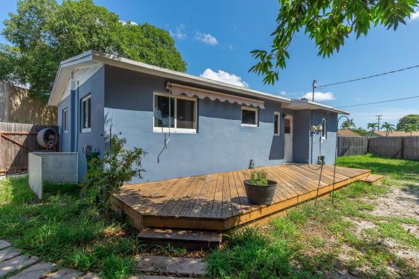 Lantana Heights, 1446 W Drew St, Lantana, Florida 33462, image 1