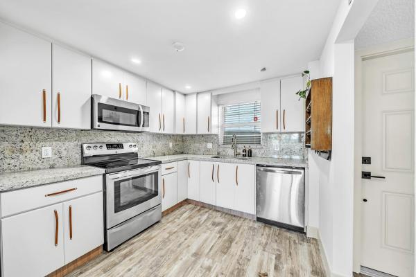 3051 NE 48th St #301, Lauderdale By The Sea, Florida 33308, image 2