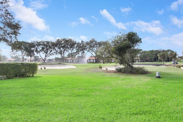 Club Cottages, 820 Club Dr, Palm Beach Gardens, Florida 33418, image 2