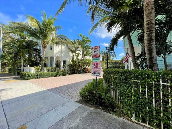 Pineapple Village South, 902 S Federal Hwy #6, Lake Worth Beach, Florida 33460, image 3