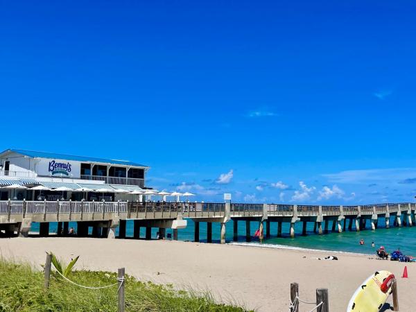 Pineapple Village South, 902 S Federal Hwy #6, Lake Worth Beach, Florida 33460, image 1