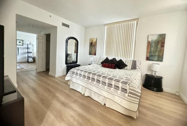 Puerta De Palmas, 888 S Douglas Rd #1015, Coral Gables, Florida 33134, image 3