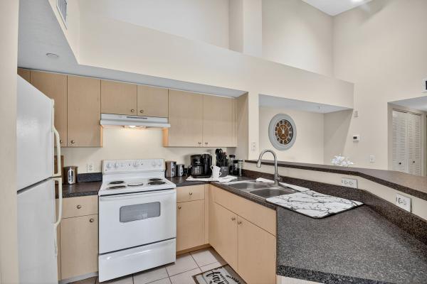 Emerald Isle At Laguna Lakes, 4180 San Marino Blvd #304, West Palm Beach, Florida 33409, image 3