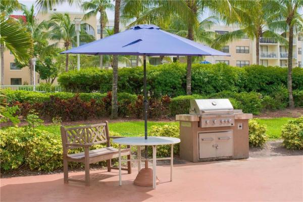 Country Club Towers, 18335 NW 68th Ave #245-226, Hialeah, Florida 33015, image 1