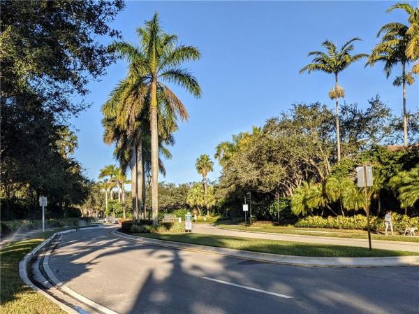 Courtyard At The Grove, 4150 Forest Dr, Weston, Florida 33332, image 2