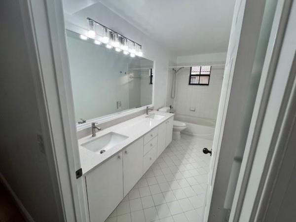 Courtyard At The Grove, 4150 Forest Dr, Weston, Florida 33332, image 3