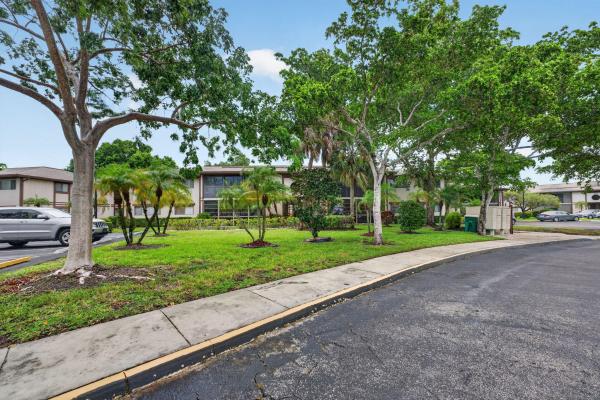 Belfort, 9474 S Belfort Cir #206, Tamarac, Florida 33321, image 2