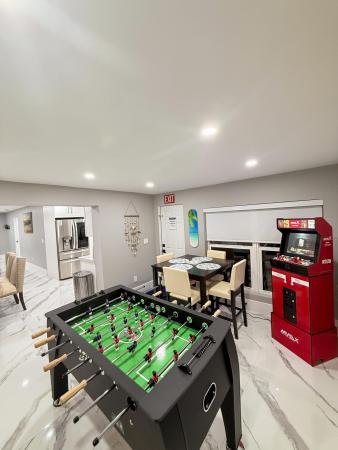 Lloyd Estates, 631 NW 39th St, Oakland Park, Florida 33309, image 2