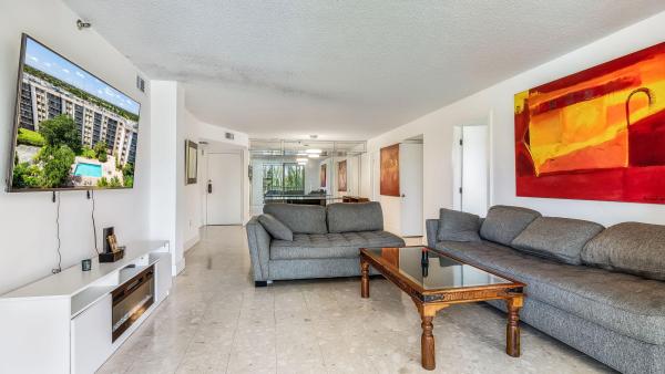 900 NE 195th St #217, Unincorporated Dade County, Florida 33179, image 1
