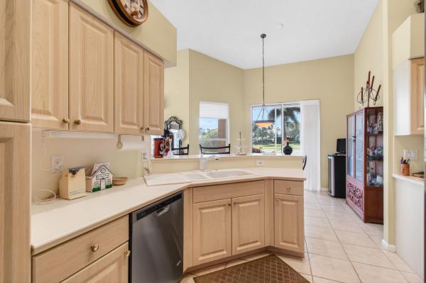 Ashford Green At Aberdeen, 6862 Swansea Ln, Boynton Beach, Florida 33472, image 3