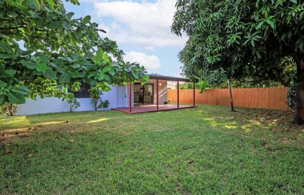 Central Oakland Park, 699 NE 40th St, Oakland Park, Florida 33334, image 1