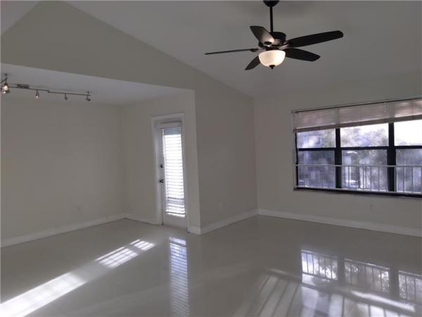 Palm-Aire Gardens, 4261 W Mcnab Rd #32, Pompano Beach, Florida 33069, image 2