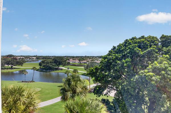 Willow Wood Midrise At Boca Country Club, 6895 Willow Wood Dr #1066, Boca Raton, Florida 33434, image 2