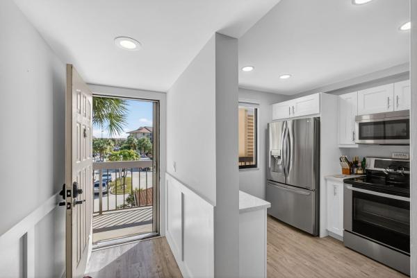 The Marina At The Bluffs, 1901 Marina Isle Way #304, Jupiter, Florida 33477, image 3