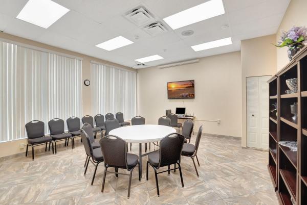 Palm Beach Leisureville Summers Lake, 701 SW Lake Ct #109, Boynton Beach, Florida 33426, image 2