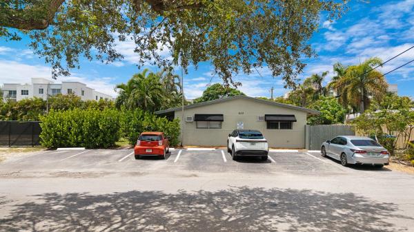 Edgewater Estates, 2117 NE 14th Ave #1-4, Wilton Manors, Florida 33305, image 1