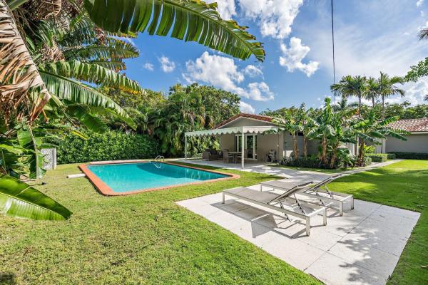 Worth Court, 157 Worth Ct N, West Palm Beach, Florida 33405, image 2