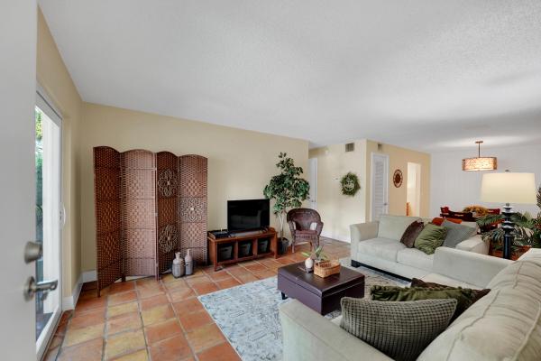 Bay Colony Club, 6473 Bay Club Dr #1, Fort Lauderdale, Florida 33308, image 2