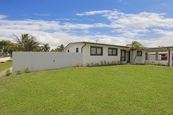 Palm Springs Village, 421 Fontana Dr, Palm Springs, Florida 33461, image 3