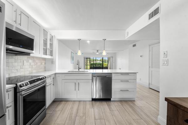 12870 Briarlake Dr #106, Palm Beach Gardens, Florida 33418, image 2