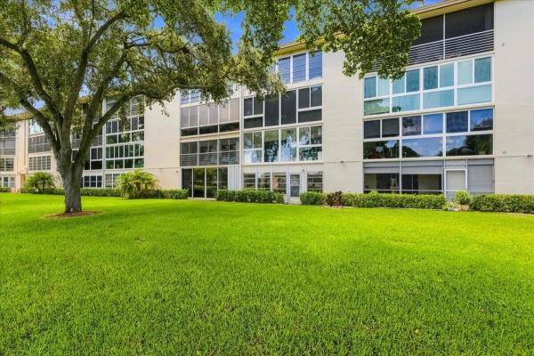 Lucaya Village, 2304 Lucaya Ln #C1, Coconut Creek, Florida 33066, image 1