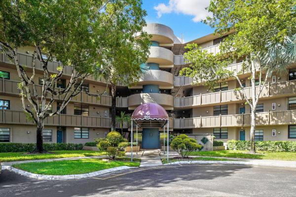 Colony Point, 901 Colony Point Cir #207, Pembroke Pines, Florida 33026, image 2