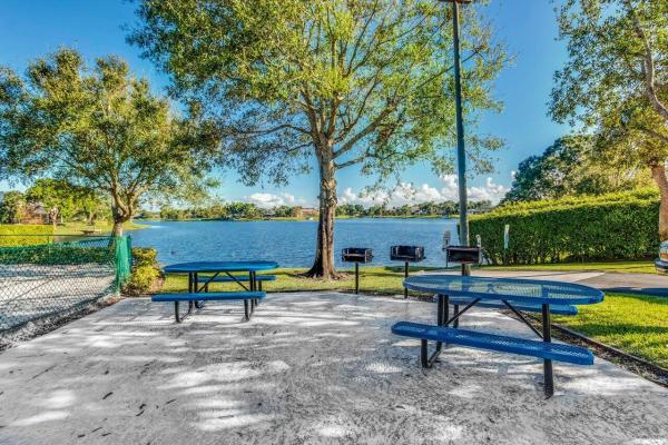 Meadowland Cove Of Wellington, 12842 Meadowbend Dr, Wellington, Florida 33414, image 3