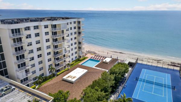 Le Chateau Royal, 3540 S Ocean Blvd #208, South Palm Beach, Florida 33480, image 2