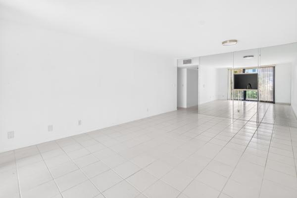 Le Chateau Royal, 3540 S Ocean Blvd #208, South Palm Beach, Florida 33480, image 2