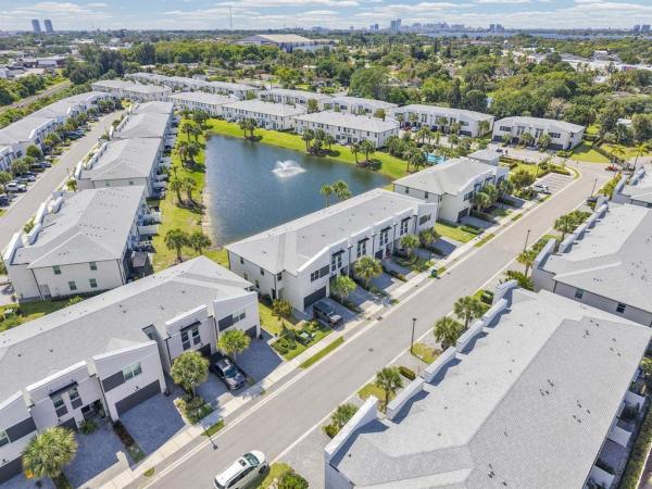 Enclave At Mangonia Park, 5659 Enclave Dr, Mangonia Park, Florida 33407, image 2