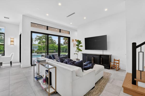 Totterdale, 512 Lake Dr, Delray Beach, Florida 33444, image 2
