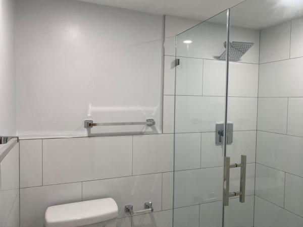 Whitehall Of Pine Island Ridge, 1520 Whitehall Dr #202, Davie, Florida 33324, image 3
