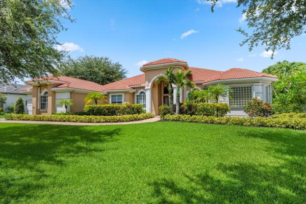 Binks Estates, 893 Forest Glen Ln, Wellington, Florida 33414, image 3