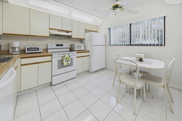 Pembridge At Lakes Of Delray, 15451 Pembridge Dr #203, Delray Beach, Florida 33484, image 3
