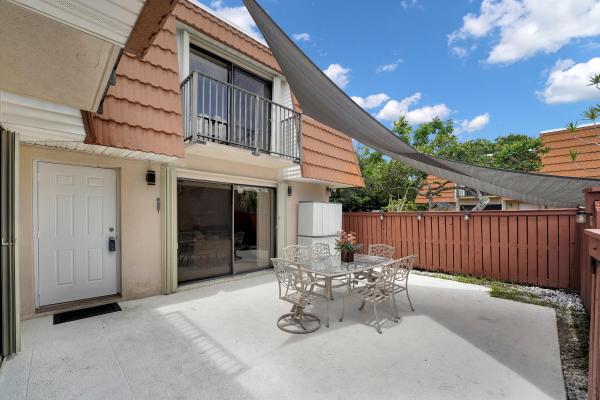 Waterford Courtyards At Crystal Lakes North, 2938 SW 12th St, Deerfield Beach, Florida 33442, image 1